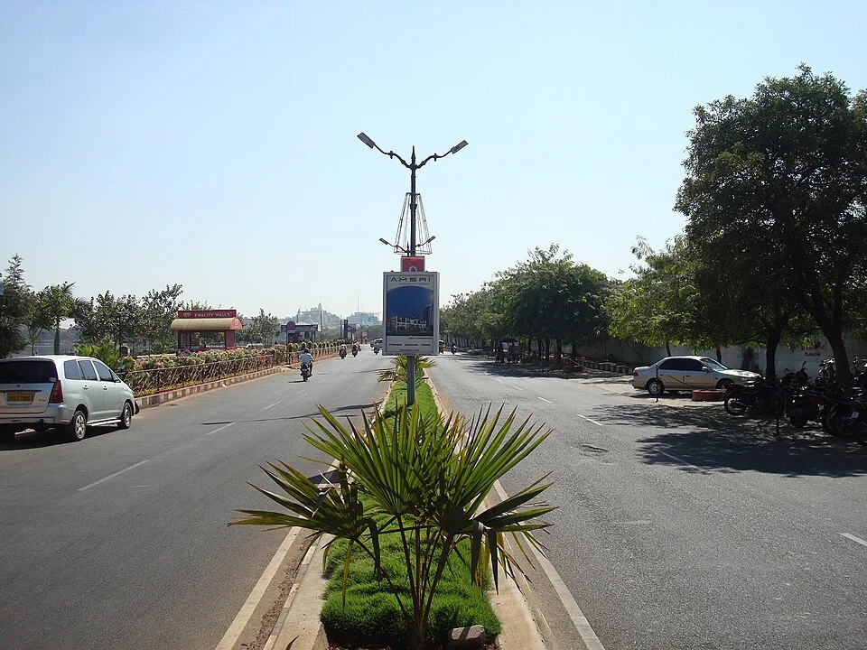 Places to Visit Near Hyderabad Within 50 KMs (2026 Guide for Short Trips & Long Drives) 10 Necklace Road Hyderabad