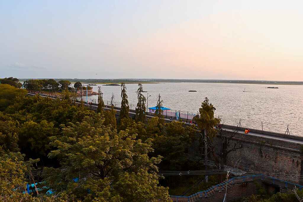Osman Sagar Lake (Gandipet) Hyderabad - Tourist Places Near Hyderabad Within 50 km